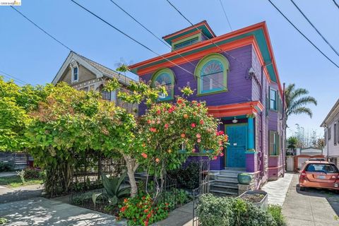 Photo of 821 32nd St, Oakland, CA 94608 (MLS # 41130223)