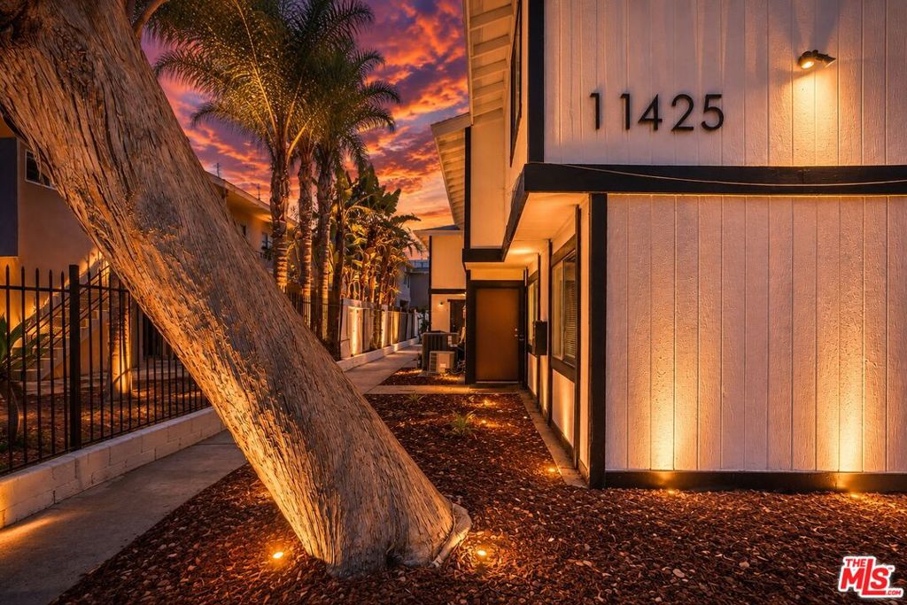 11425 Tiara Street