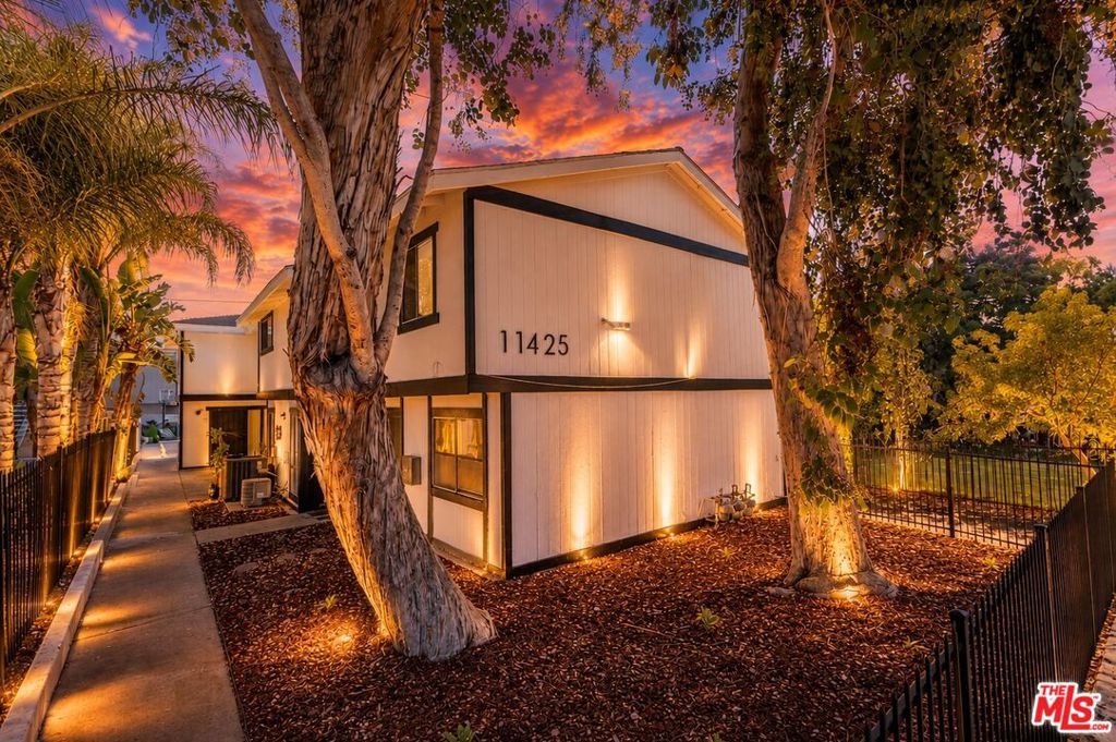 11425 Tiara Street