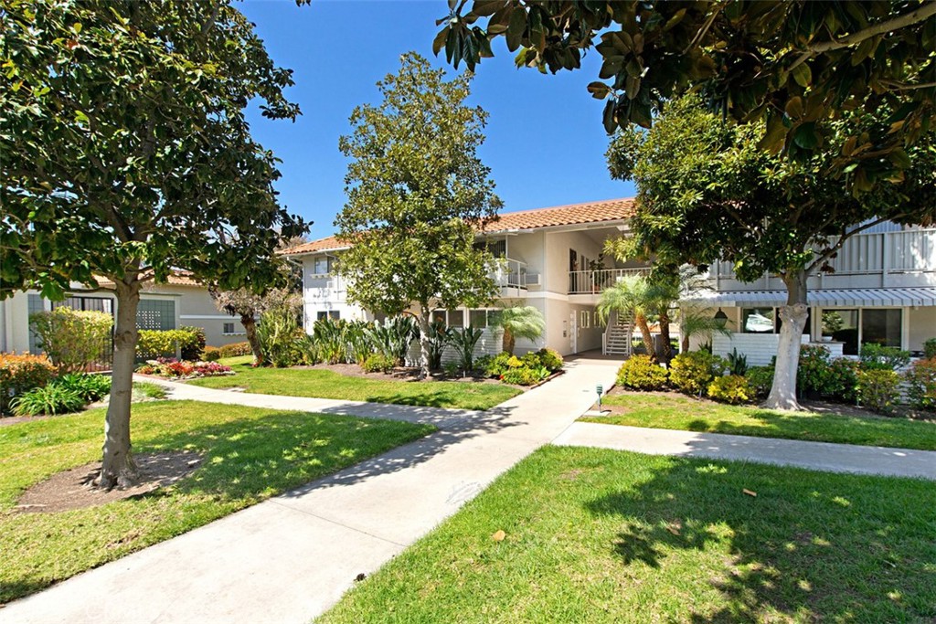 Desirable Laguna Woods Village, Casa Contenta ground level unit with no steps from the carport, it has shade and soothing late after breeze. 2 bedrooms and 2 baths, specious light & bright, generous living space with plenty of windows and sliding door, laminate flooring throughout, kitchen has stainless steel appliances, washer/dry in closet... Enjoy all the wonderful amenities of the Laguna Woods Village 55+ senior community has to offer- 7 clubhouses, 5 pools, 3 golf courses, 2 fitness centers, tennis courts, stable, free bus service and more.....