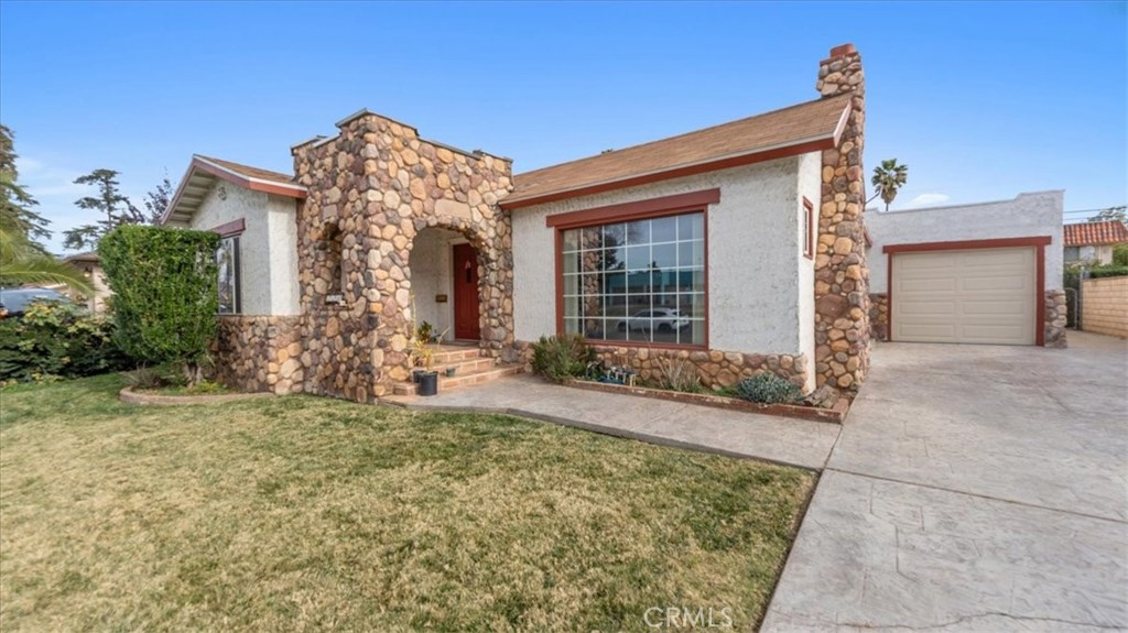 Main image without alt text