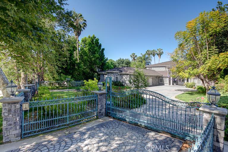 1601 Highland Oaks Drive