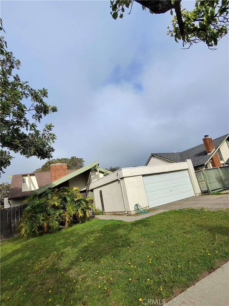 Great 3 bedroom 2 bathroom home in the heart of Oxnard. Centrally located near restaurants and shopping centers.
Seller is highly motivated and willing to entertain offers. Property will not go FHA or VA. The property needs a little bit of work but has great bones. Perfect for someone who is willing to do the work and choose their own finishes.