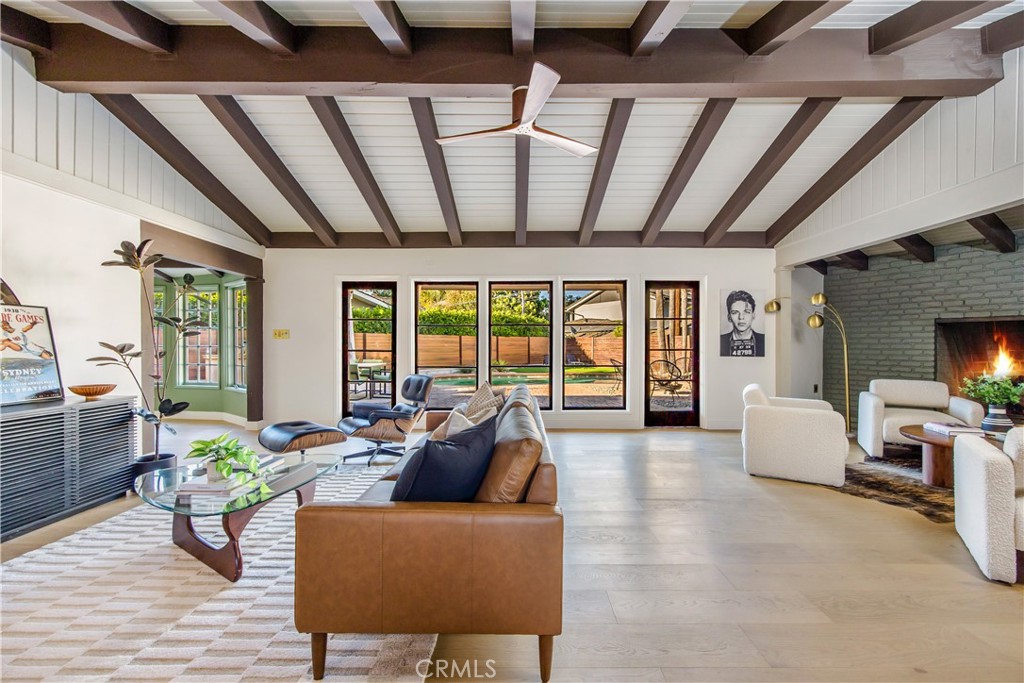 1430 La Perla Ave