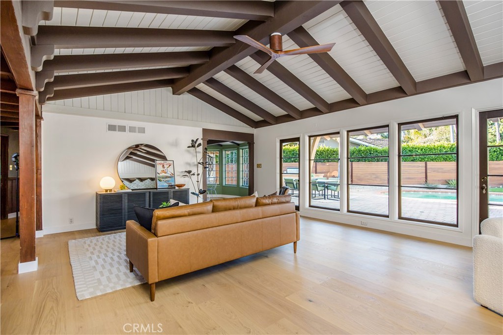 1430 La Perla Ave