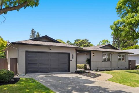 Photo of 3590 Lupine Avenue, Palo Alto, CA 94303 (MLS # ML82047482)