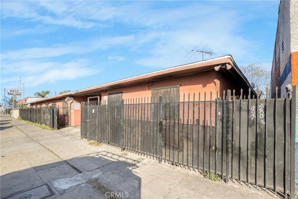 10108 S Figueroa Street