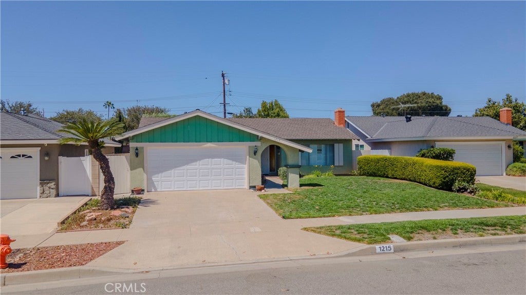 1215 E Mardell