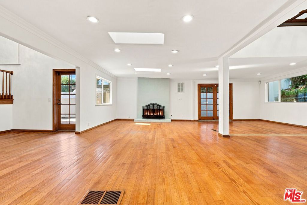 1029 N Beverly Glen Boulevard, Los Angeles CA 90077