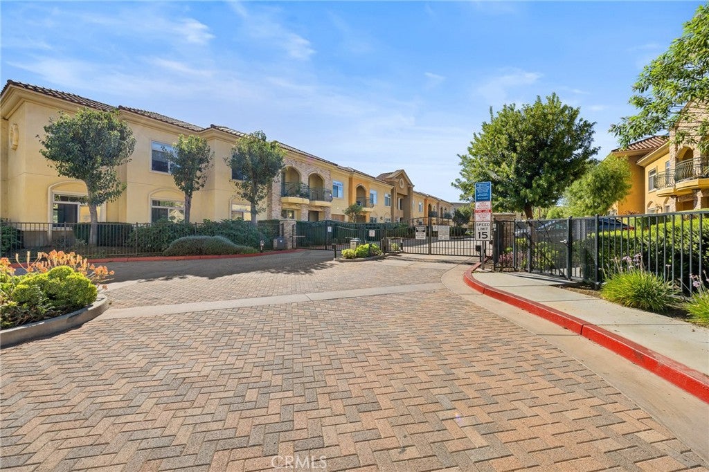 13798 Roswell Avenue B279