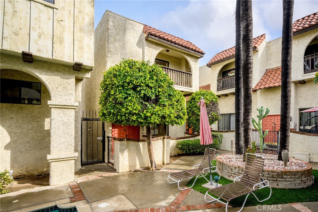 300 N Isabel Street 10