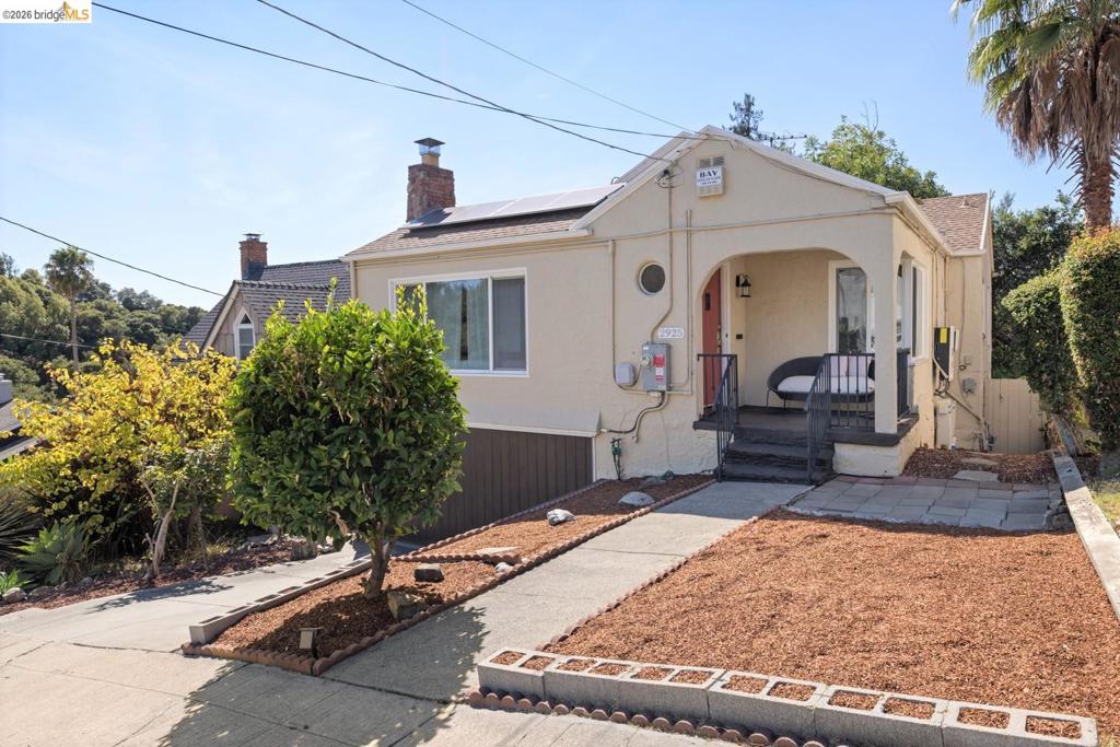 2925 El Monte Ave Ave, Oakland CA 94605