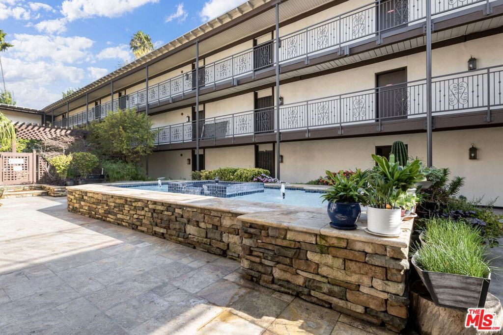 Photo of 525 S Ardmore Avenue #221, Los Angeles, CA 90020 (MLS # 25628591)