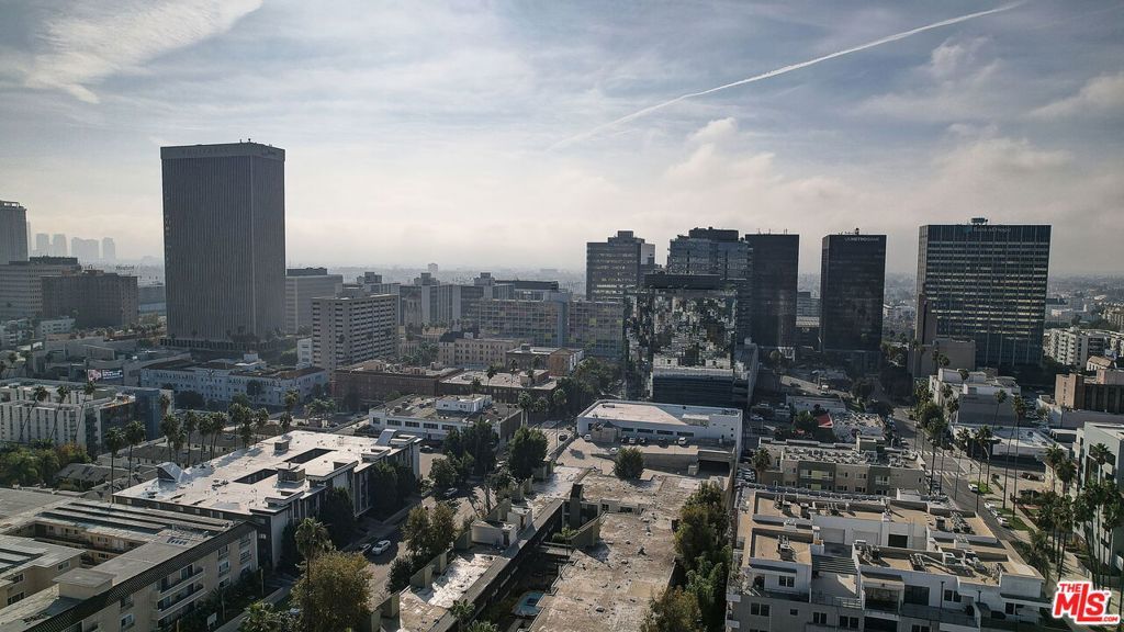 Photo of 525 S Ardmore Avenue #221, Los Angeles, CA 90020 (MLS # 25628591)