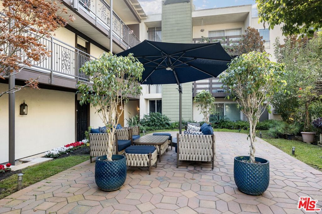Photo of 525 S Ardmore Avenue #221, Los Angeles, CA 90020 (MLS # 25628591)