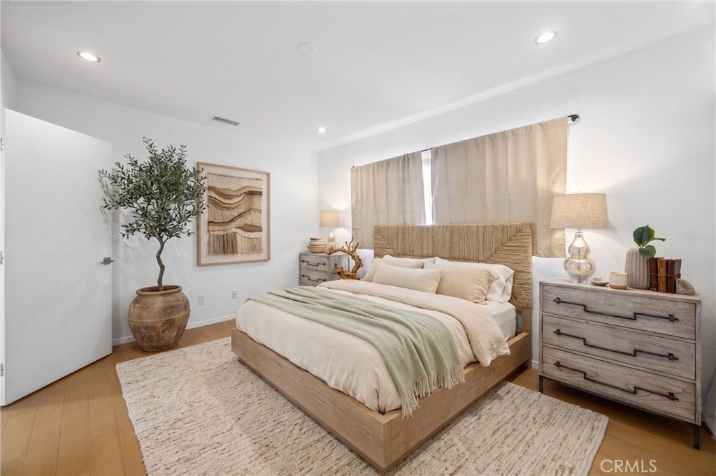 5277 E Ocean