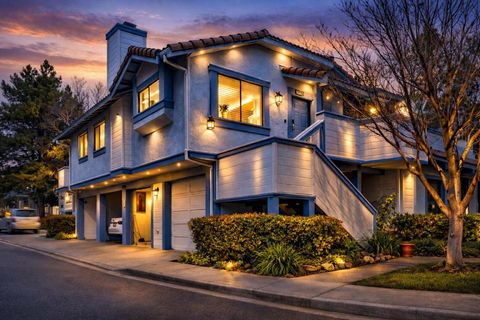 Photo of 34744 Tuxedo Cmn, Fremont, CA 94555 (MLS # ML82034600)