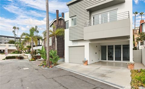 Photo of 2618 Cove Street, Corona Del Mar, CA 92625 (MLS # NP25257080)