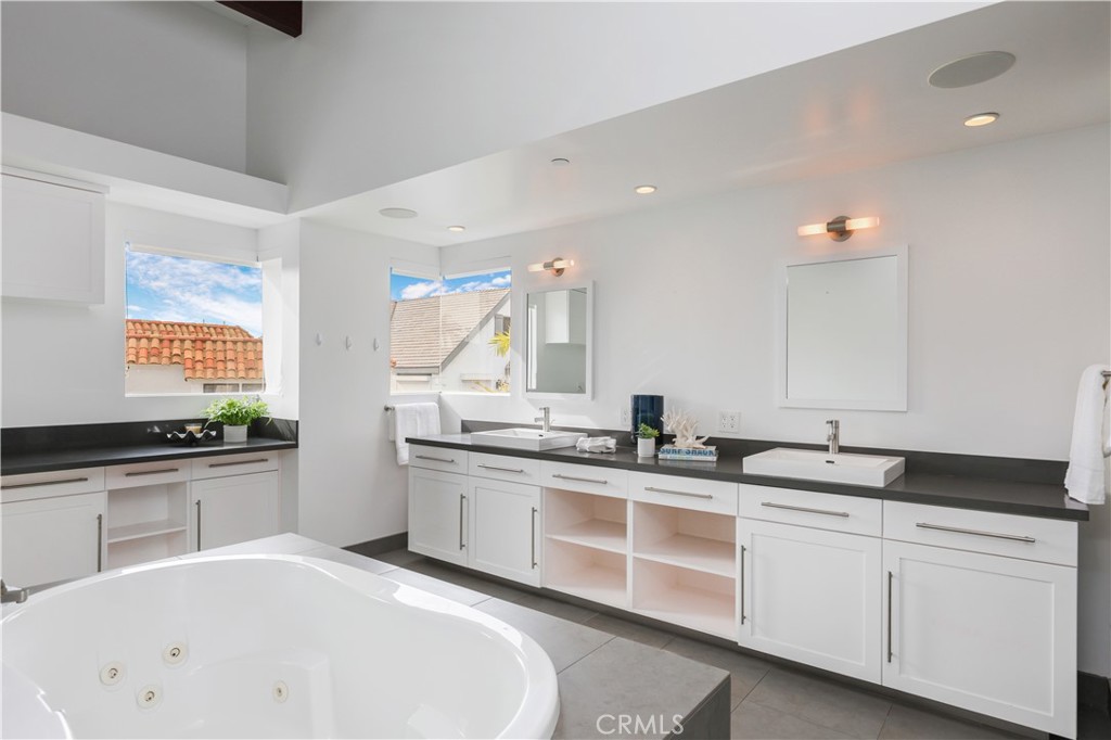 Corona del Mar South of PCH (CDMS) - Residential