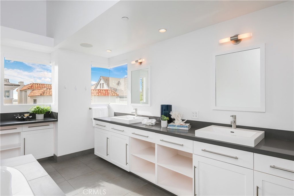 Corona del Mar South of PCH (CDMS) - Residential