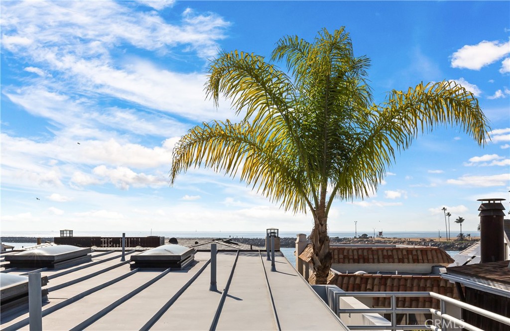 Corona del Mar South of PCH (CDMS) - Residential