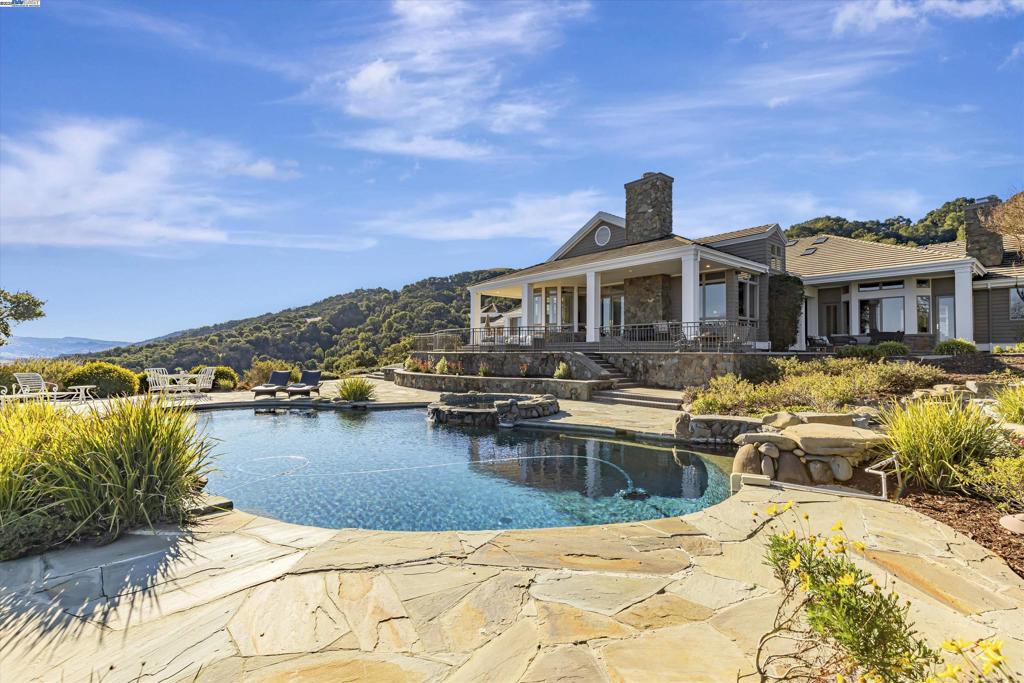 FOOTHILL AREA - Residential