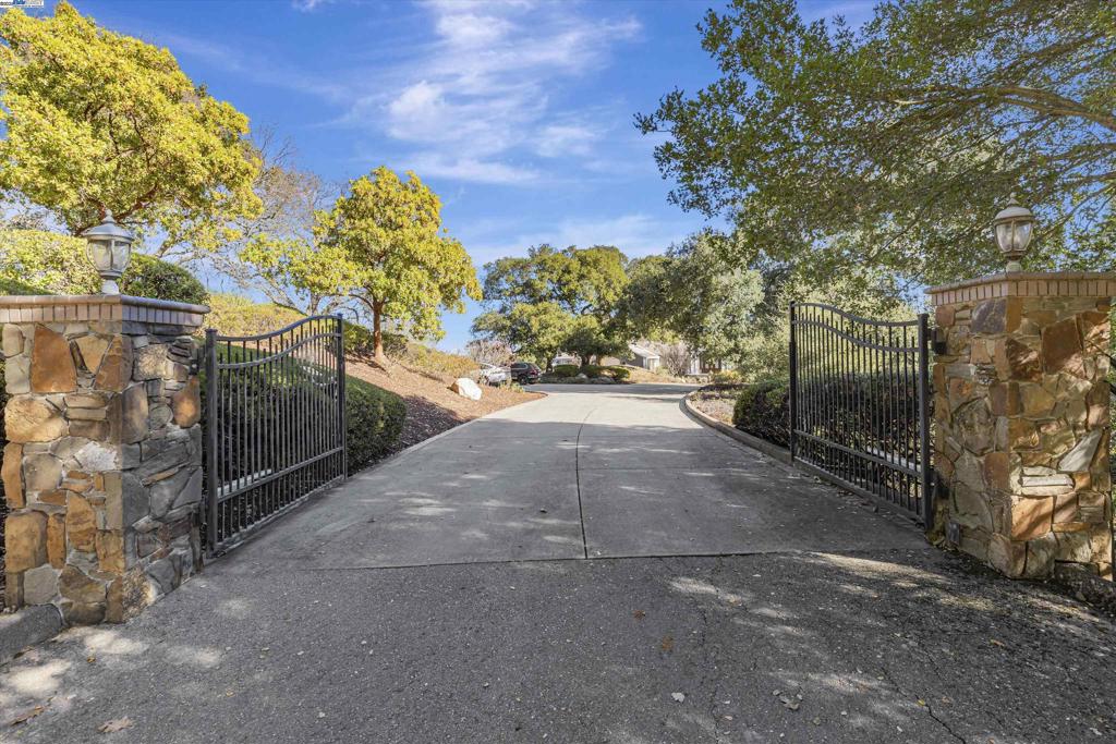 FOOTHILL AREA - Residential