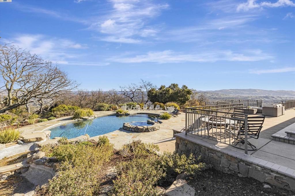 FOOTHILL AREA - Residential