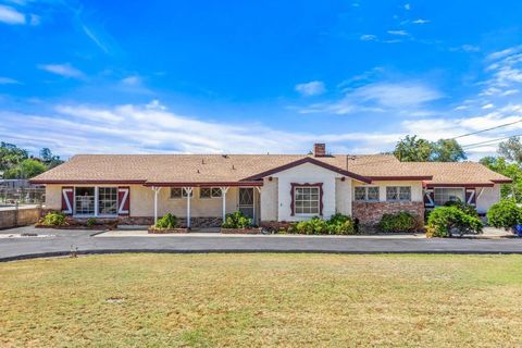 Photo of 2721 Surrey Lane, Escondido, CA 92029 (MLS # NDP2606044)