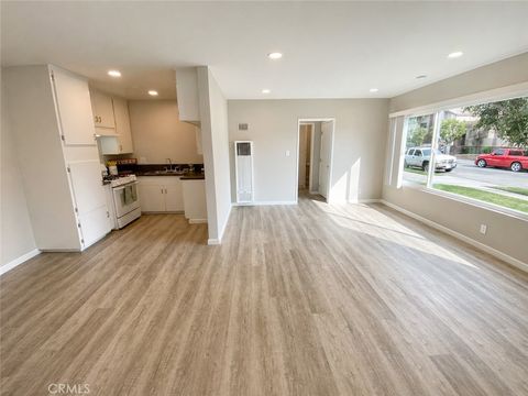 Photo of 919 E Acacia Avenue #E, Glendale, CA 91205 (MLS # GD26101490)