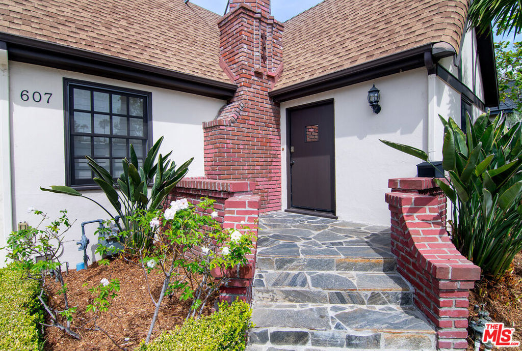 607 Lillian Way