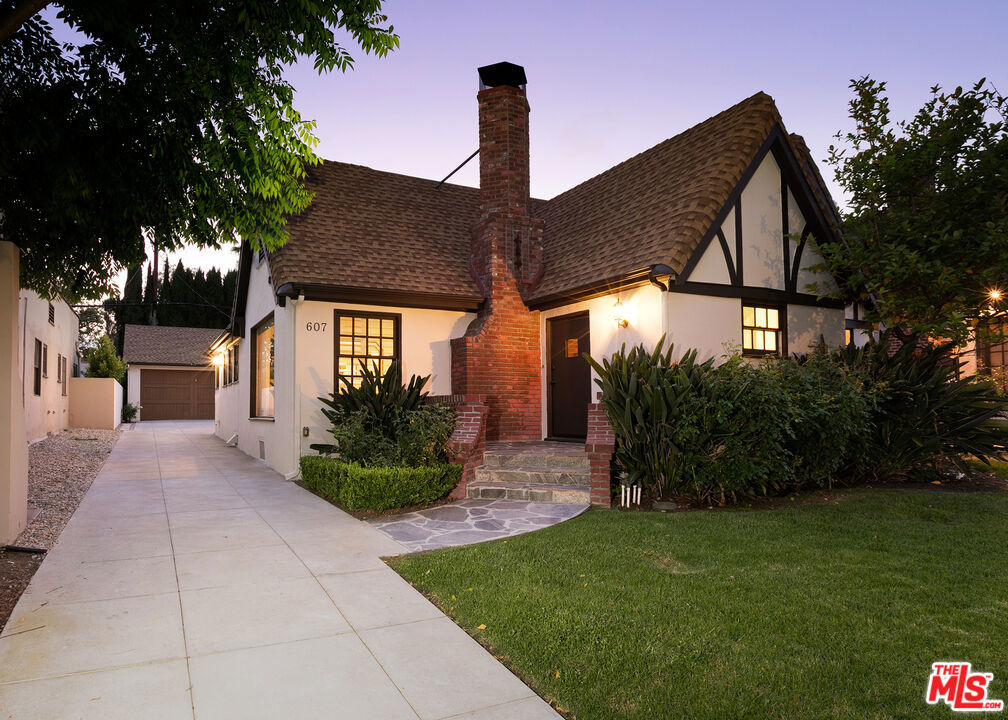 607 Lillian Way