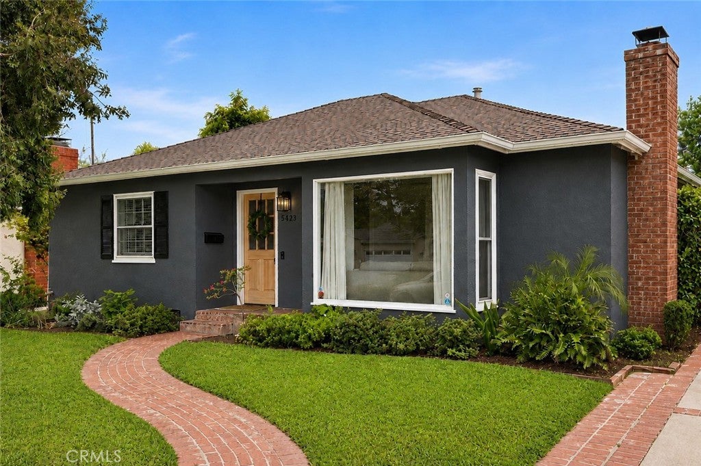 Photo of 5423 Columbus Ave AVE, Sherman Oaks, CA 91411 (MLS # GD26138011)
