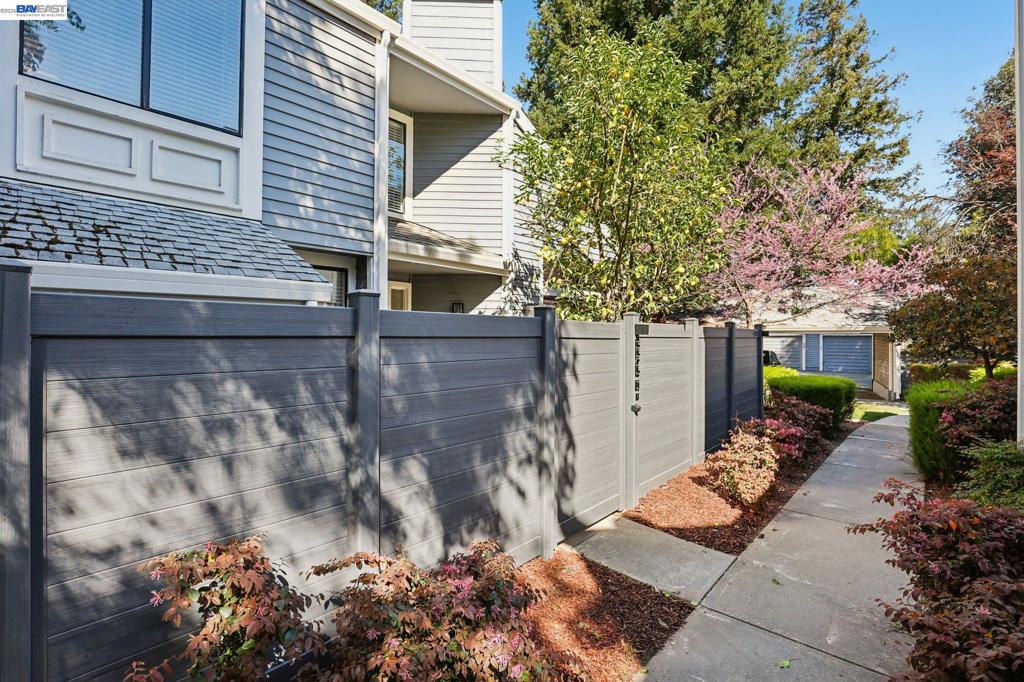 5375 Black Ave 1