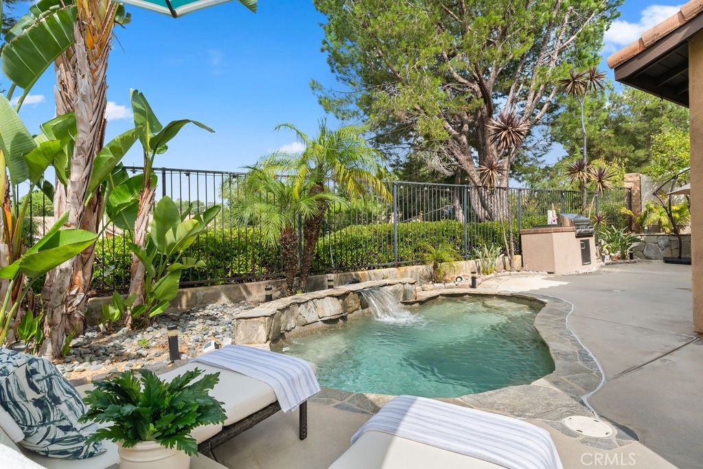 33 Coppercrest