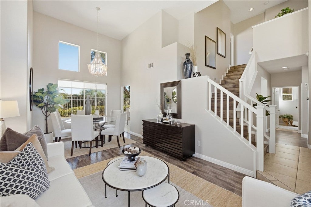 33 Coppercrest