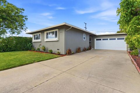 Photo of 2633 Foster Street, San Mateo, CA 94403 (MLS # ML82049041)