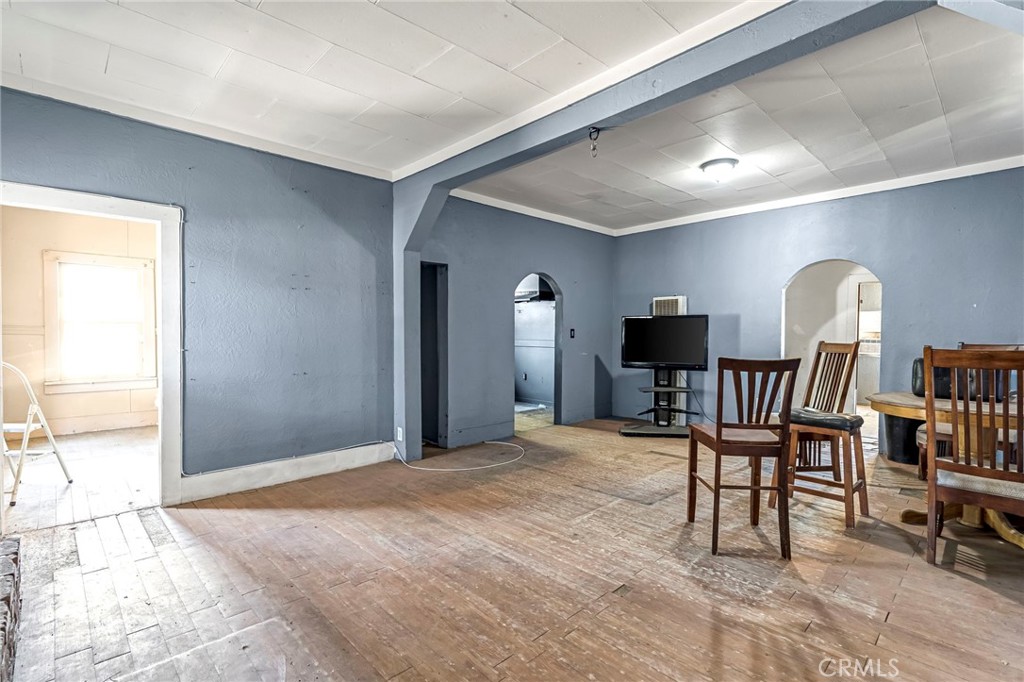 760 Sunnyside Avenue