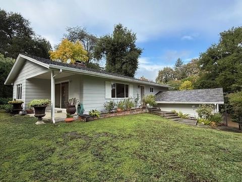 Photo of 180 N Balsamina Way, Portola Valley, CA 94028 (MLS # ML82027886)