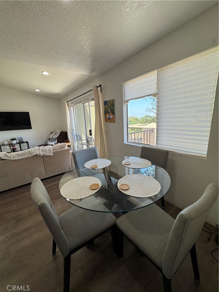2548 Avenida Del Vista T 202