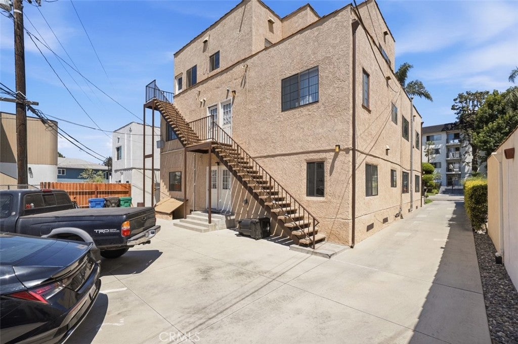 3632 E 1st