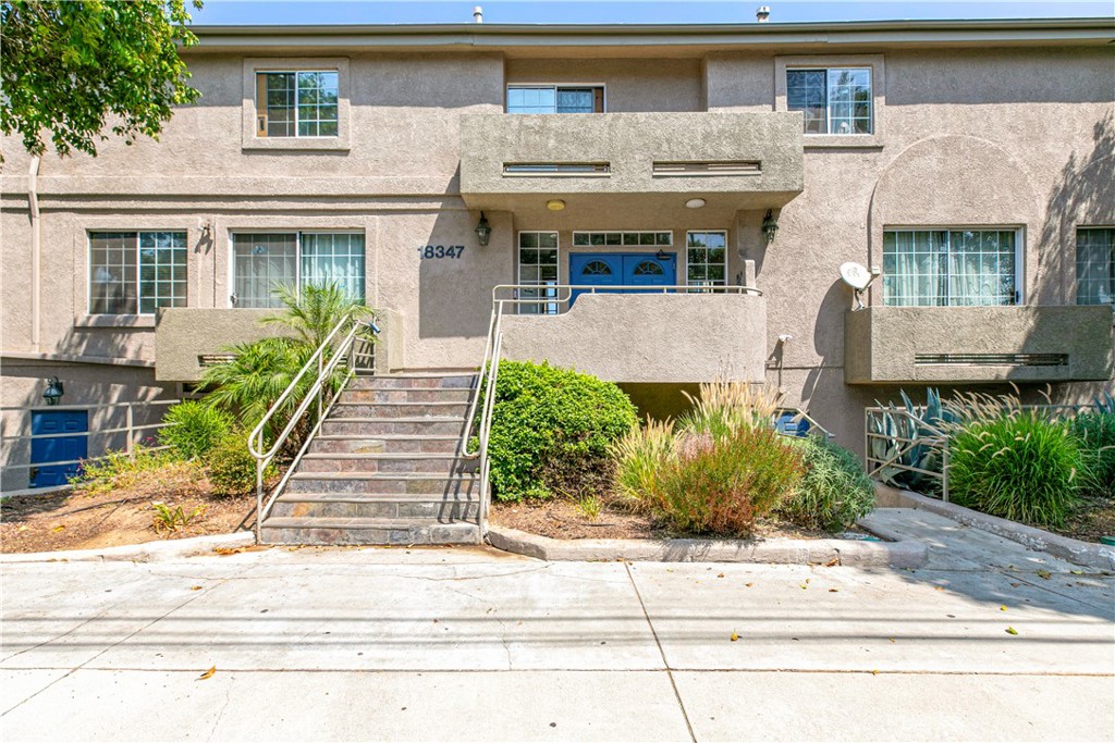 Spacious 3-Bedroom Townhome in Prime Reseda Location
Welcome to this beautifully maintained 3-bedroom, 3-bathroom townhouse offering comfort, style, and convenience. Situated in a well-kept 1990’s commuity, this home features a spacious layout, updated bathrooms, and laminate flooring on the first floor. The bright kitchen and dining area open to a private patio—perfect for relaxing or entertaining. Enjoy the convenience of an attached 2-car garage and the benefit of being close to transportation, shopping, and entertainment. With its desirable location and attractive pricing, this home is an exceptional opportunity you won’t want to miss.