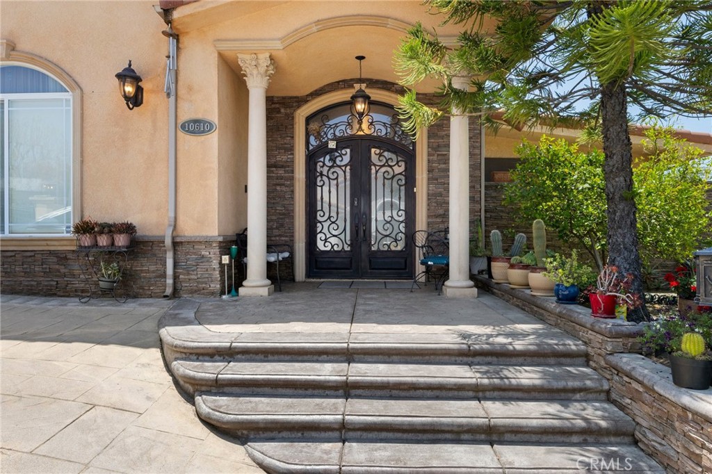 10610 Oak Tree Way