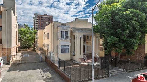 Photo of 746 S Bonnie Brae Street, Los Angeles, CA 90057 (MLS # 25612223)