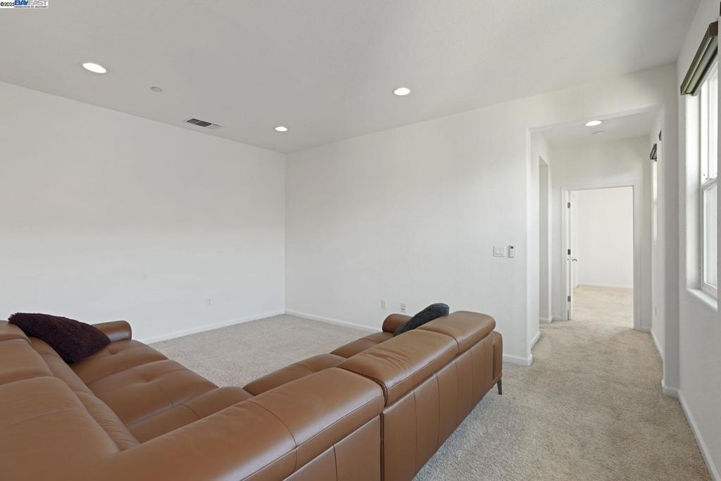 MOUNTAIN HOUSE - Residential