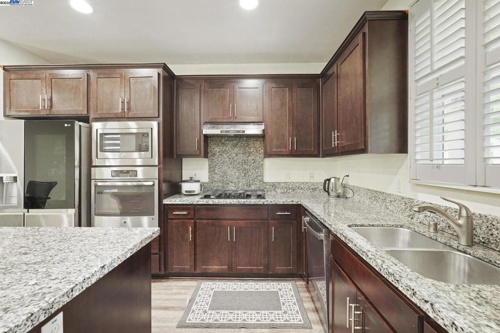 MOUNTAIN HOUSE - Residential