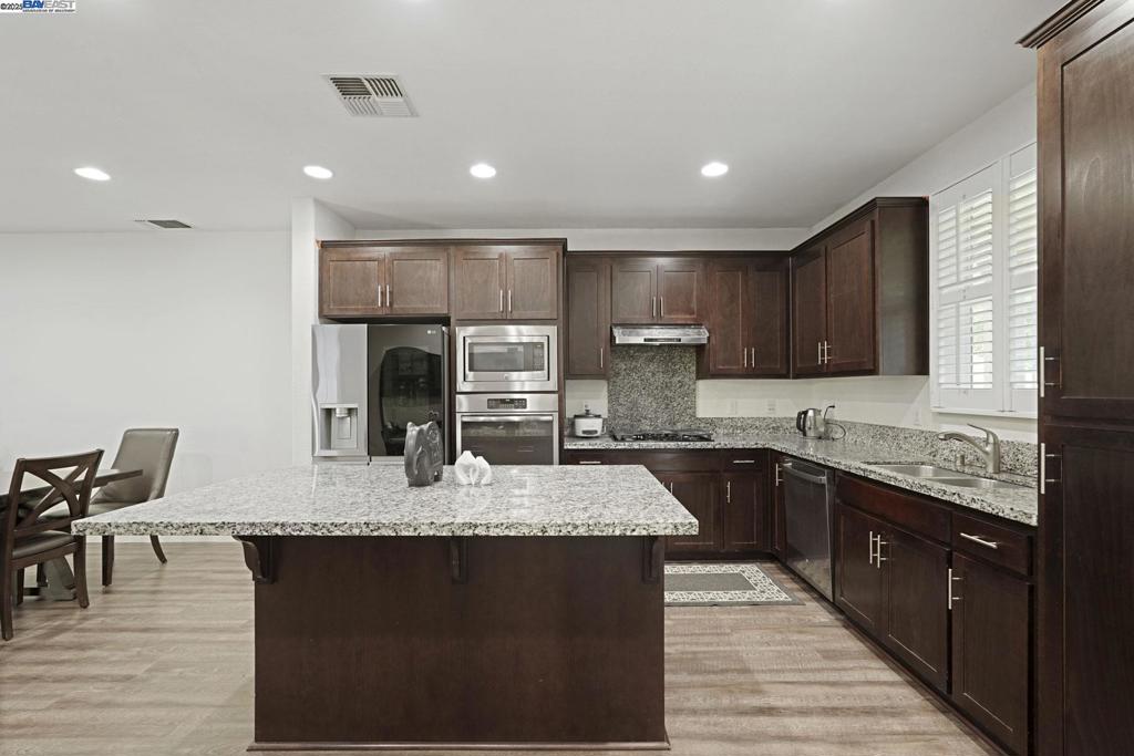 MOUNTAIN HOUSE - Residential