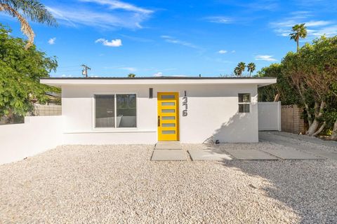 Photo of 1372 E Camino Primrose, Palm Springs, CA 92264 (MLS # 219144119DA)