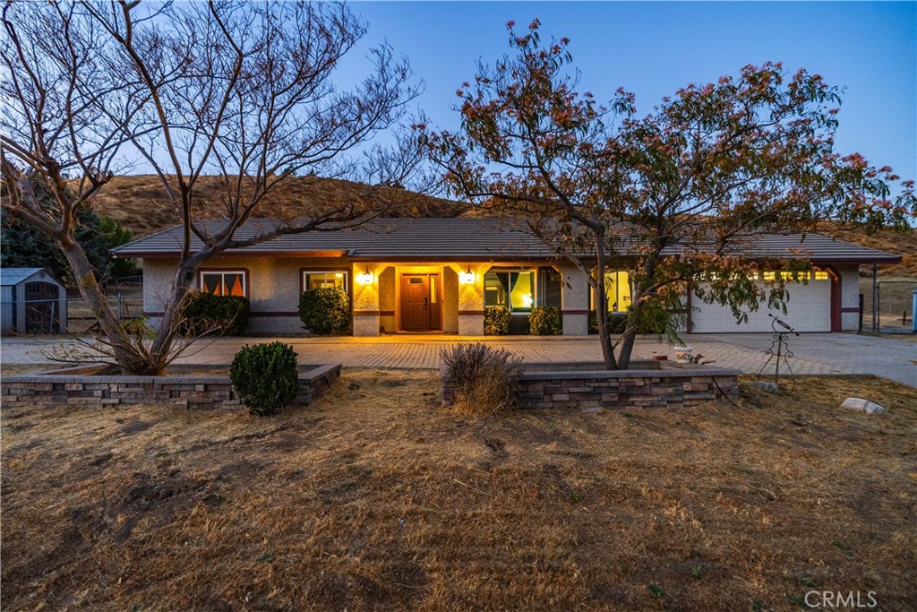 9231 Elizabeth Lake
