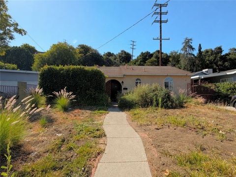 Photo of 833 N Avenue 67, Los Angeles, CA 90042 (MLS # CV26136327)